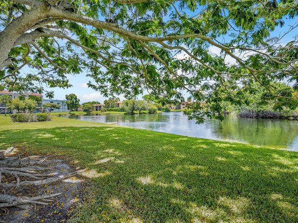220 Lakeview Dr 308, Weston FL 33326