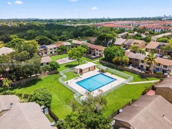 453 NE 210th Ter, Miami FL 33179