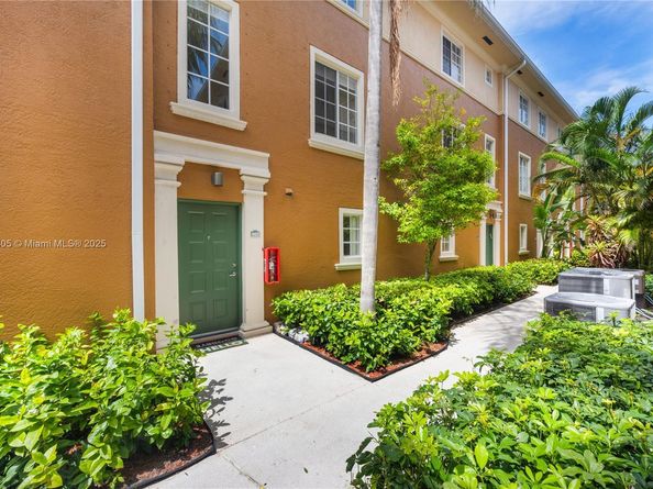 2845 NE 185th St 907, Aventura FL 33180