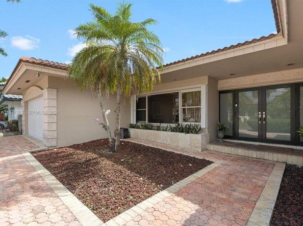 2930 NE 164th St, North Miami Beach FL 33160