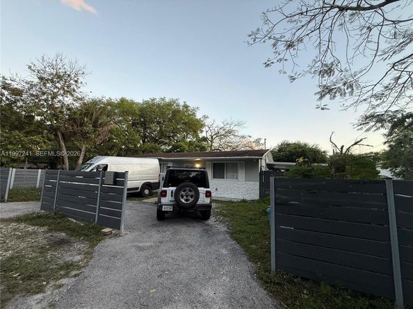 502 NE 163rd St, Miami FL 33162