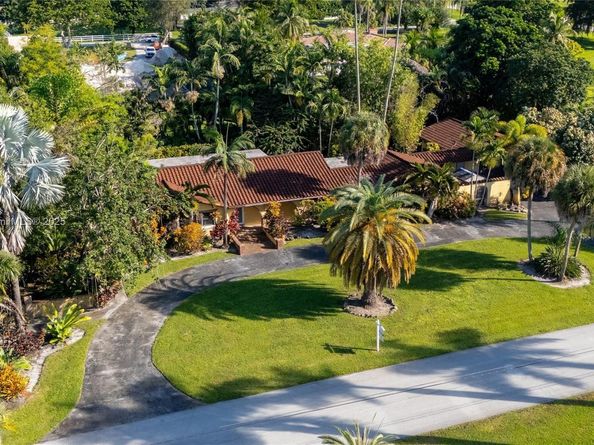 11851 NW 7th St, Plantation FL 33325