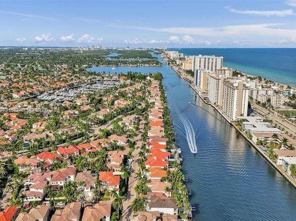 1366 W Harbor Vw W, Hollywood FL 33019