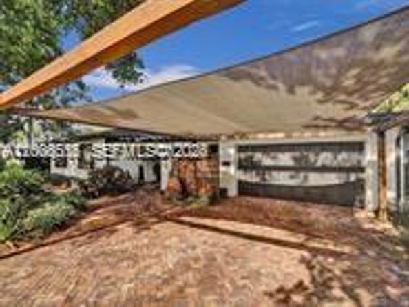 825 N Bel Air Dr, Plantation FL 33317