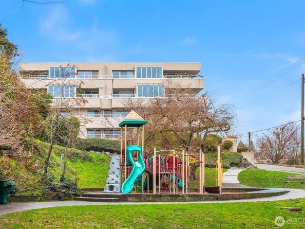 1231 5th Avenue N 204, Seattle WA 98109