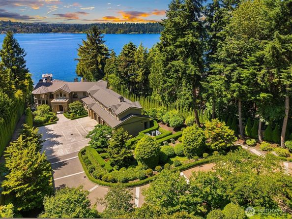 Undisclosed Address #2400769, Mercer Island WA 98040
