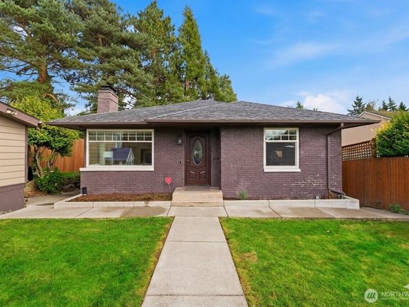 8250 Corliss Avenue N, Seattle WA 98103