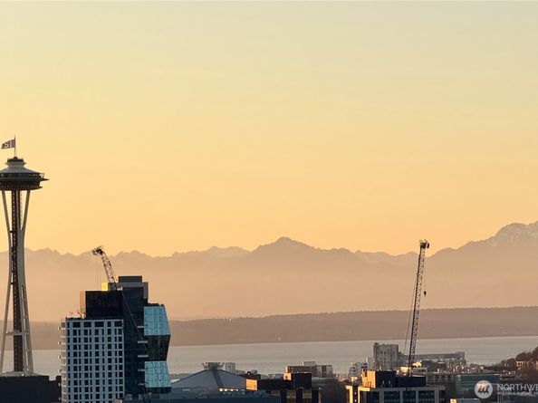 700 E Denny Way PH603, Seattle WA 98122