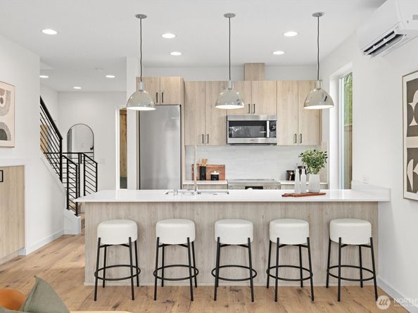 947 NW 61st Street, Seattle WA 98107