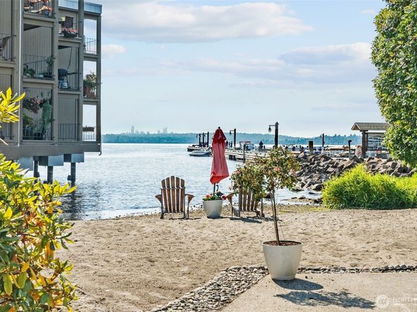 65 Kirkland Avenue 202, Kirkland WA 98033