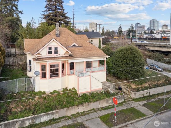 414 NE 42nd Street, Seattle WA 98105