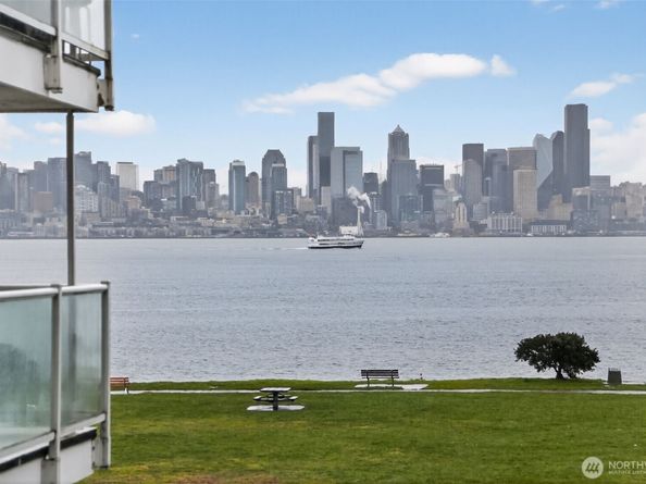 1101 Harbor Avenue SW 2D, Seattle WA 98116