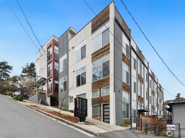3026 SW Charlestown Street C, Seattle WA 98126
