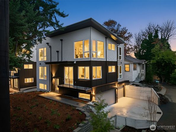 2103 SW Genesee Street, Seattle WA 98106