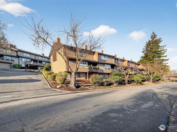 10717 Glen Acres Drive S 735, Burien WA 98168