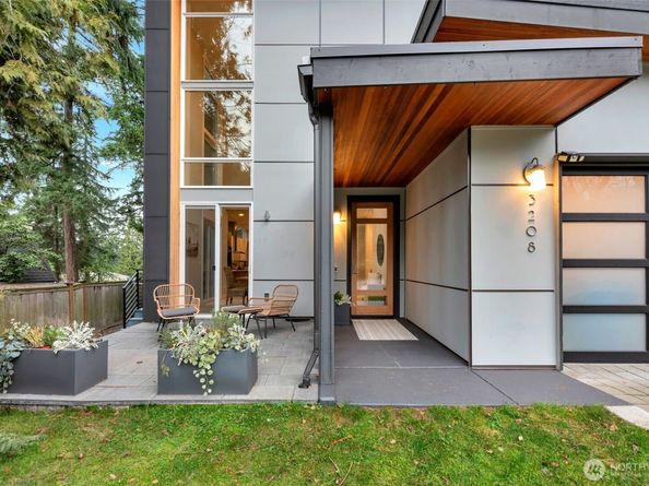 3208 89th Place SE, Mercer Island WA 98040