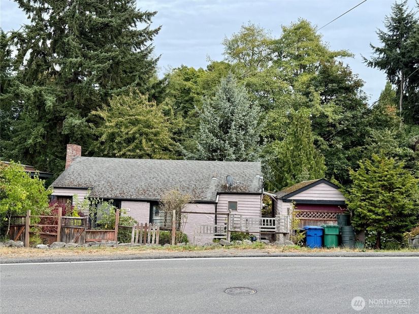 9104 28th Avenue NW, Seattle WA 98117