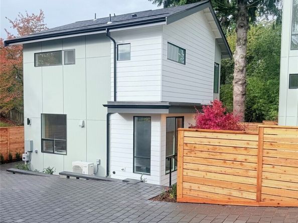 7339 21st Avenue NE, Seattle WA 98115