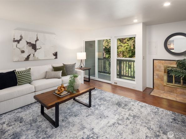 1900 N Northgate Way 1944, Seattle WA 98133