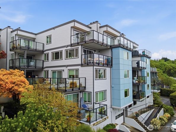 2040 13th Avenue W 13, Seattle WA 98119