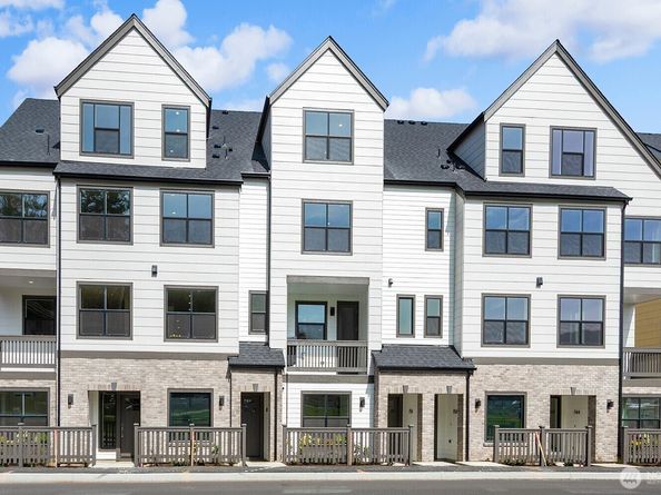 762 NW Holly Street, Issaquah WA 98027