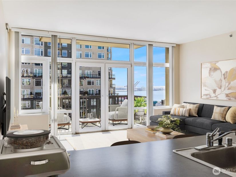 2717 Western Avenue 8020, Seattle WA 98121