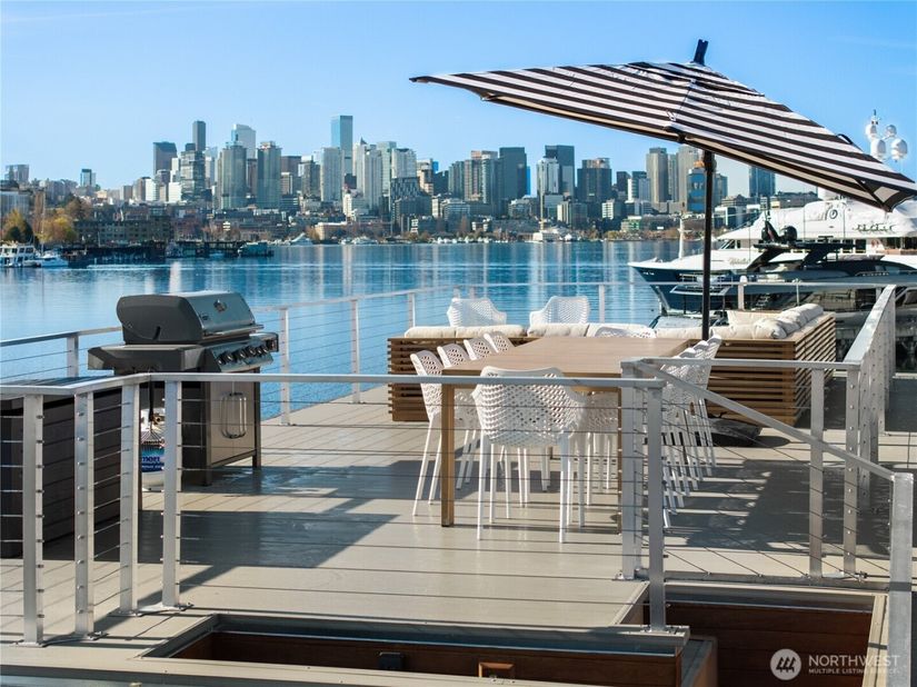2309 N Northlake Way 13, Seattle WA 98107
