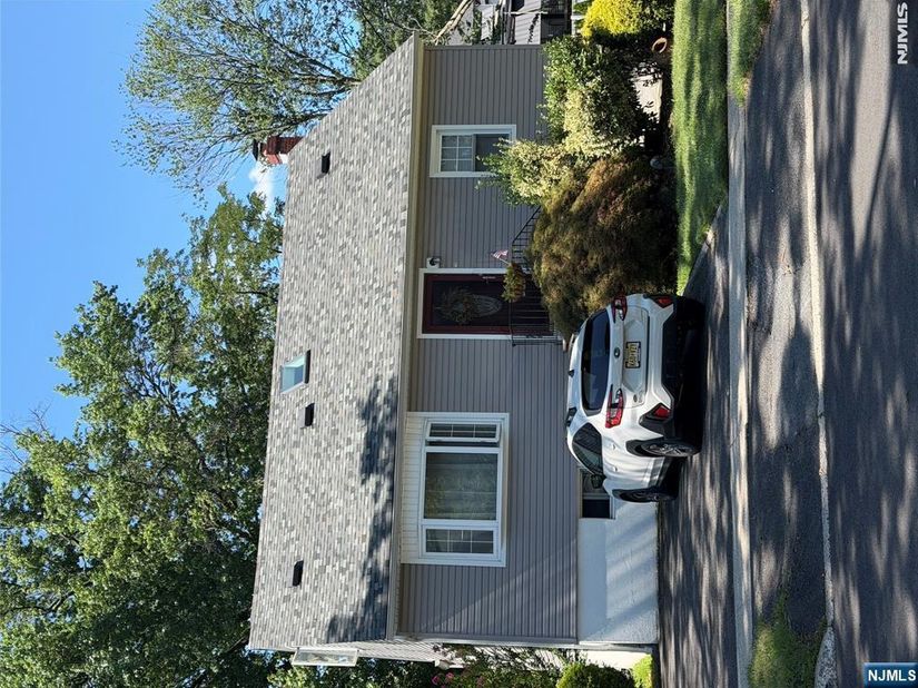 734 E Clark Avenue, Ridgefield NJ 07657