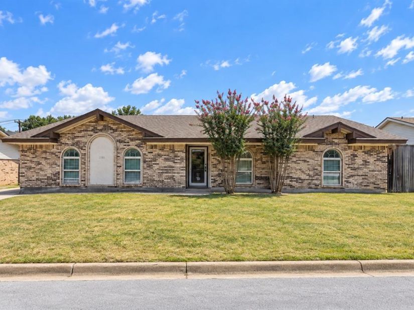 2001  San Jacinto Drive , Arlington Texas 76012