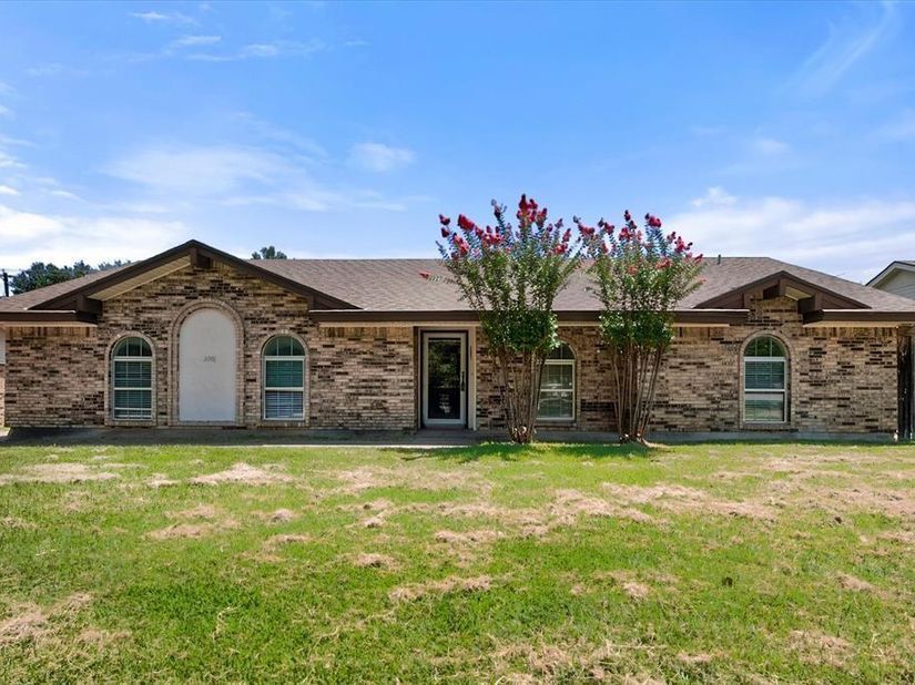 2001  San Jacinto Drive , Arlington Texas 76012