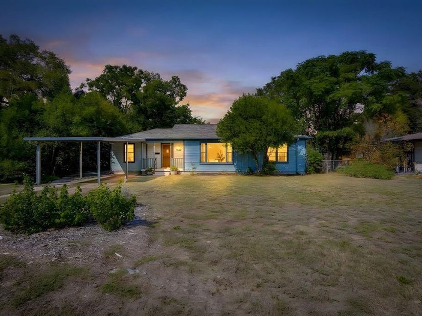 5520  Asbury Drive , River Oaks Texas 76114