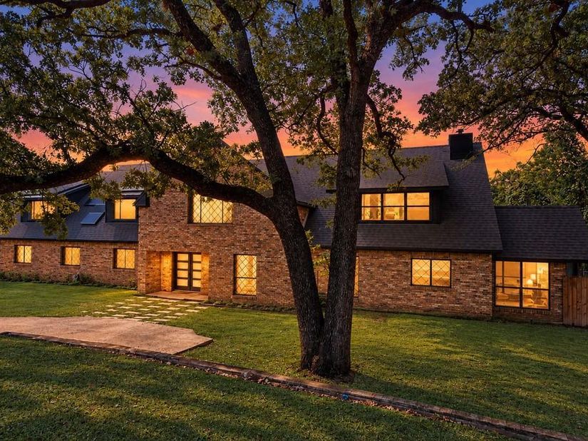 2114  Coral Drive , Arlington Texas 76010