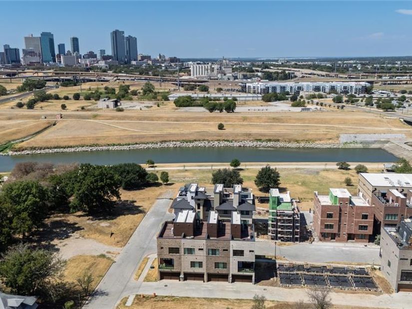 449 S Rayner Street , Fort Worth Texas 76111