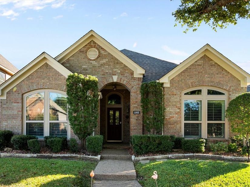 1002  Muirfield Drive , Mansfield Texas 76063