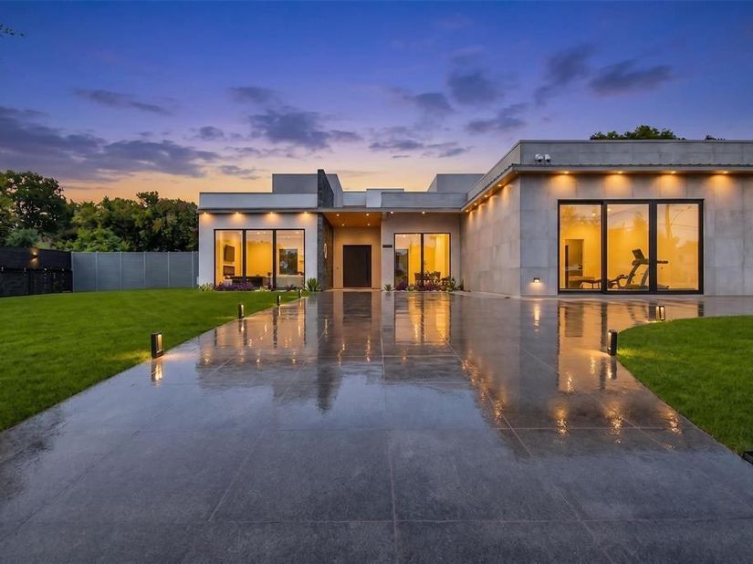 10230  Marsh Lane , Dallas Texas 75229