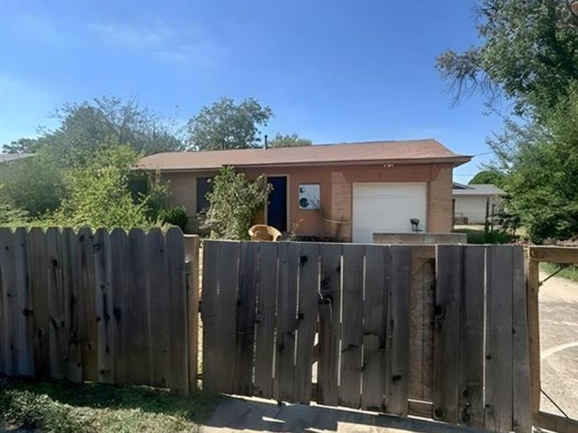 8827  Rustown Drive , Dallas Texas 75228