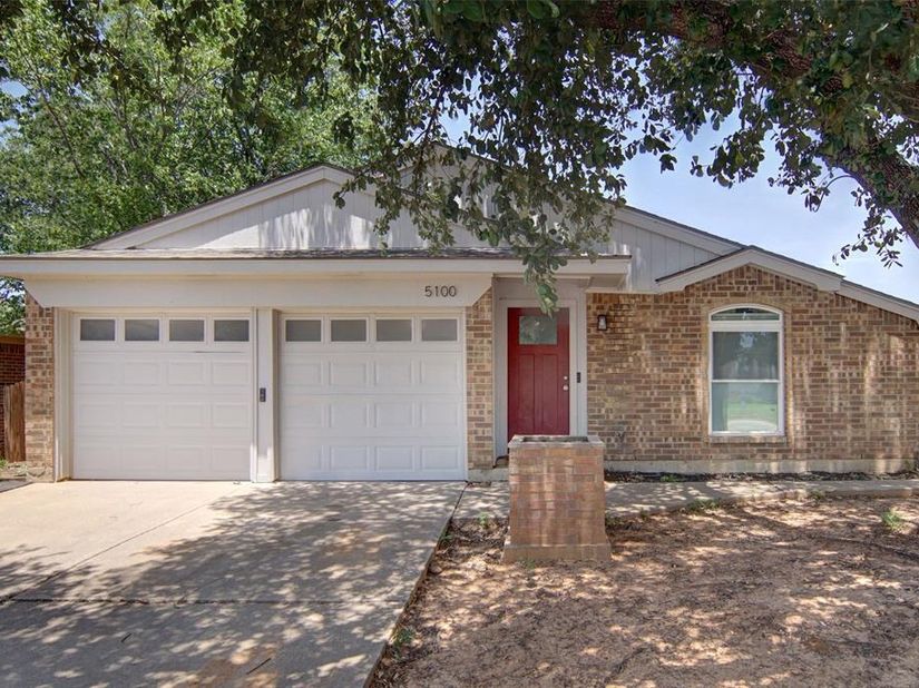 5100  Hawkins Cemetery Road , Arlington Texas 76017