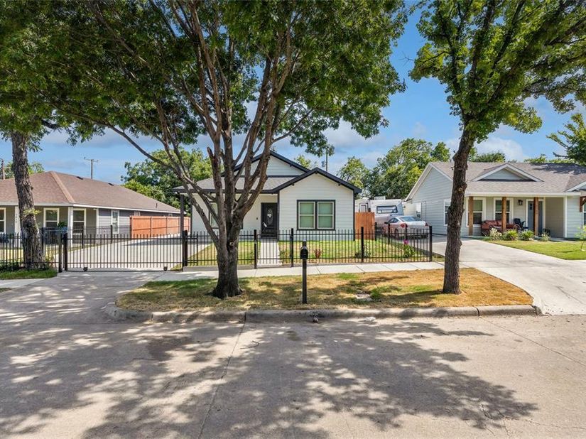 1404 E Cannon Street , Fort Worth Texas 76104