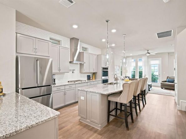 1011  Tea Olive Lane , Dallas Texas 75212