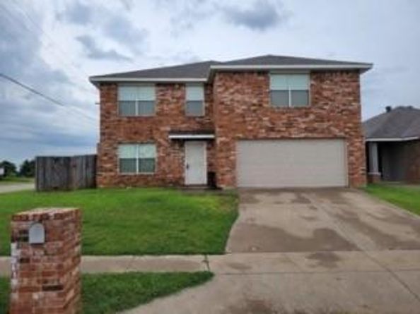 2701  Maegen Circle , Fort Worth Texas 76112