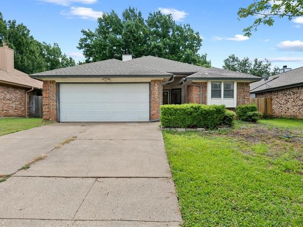 5537  Silver Maple Drive , Arlington Texas 76018