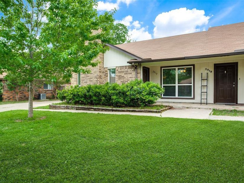 2917  Penny Lane , Euless Texas 76039