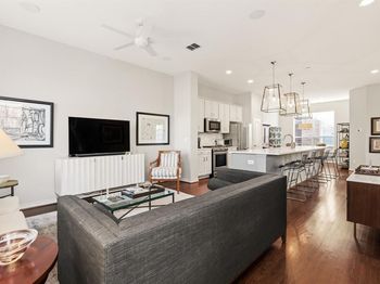 4419  Buena Vista Street 