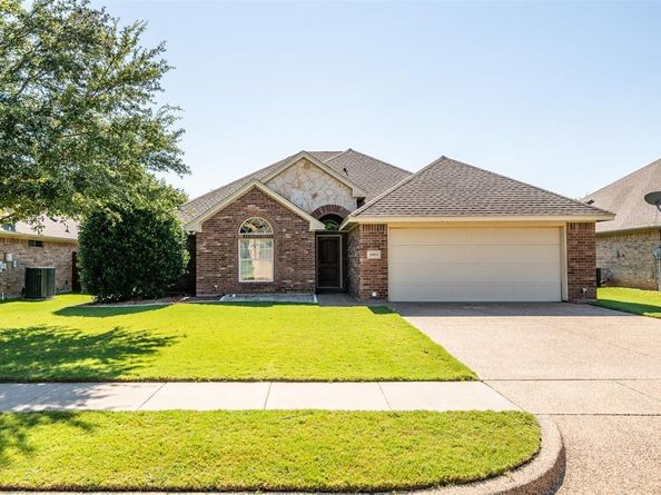 10913  Golfview Way , Benbrook Texas 76126