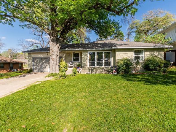 2422  Santa Cruz Drive , Dallas Texas 75227