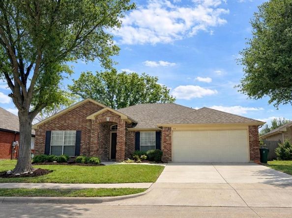 208  creek point Lane , Arlington Texas 76002