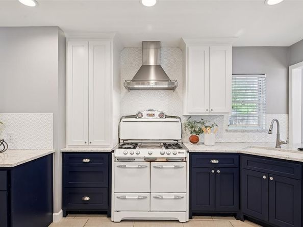 2403 W Colorado Boulevard , Dallas Texas 75211