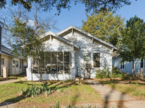 627 N Winnetka Avenue , Dallas Texas 75208