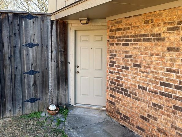 134  Main Place , Euless Texas 76040