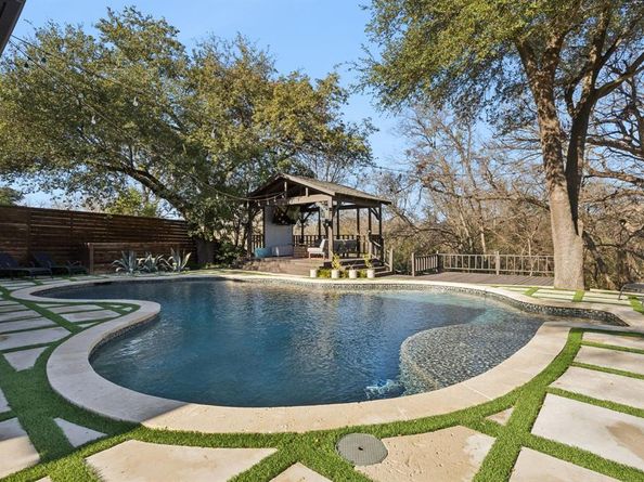 6976  Walling Lane , Dallas Texas 75231